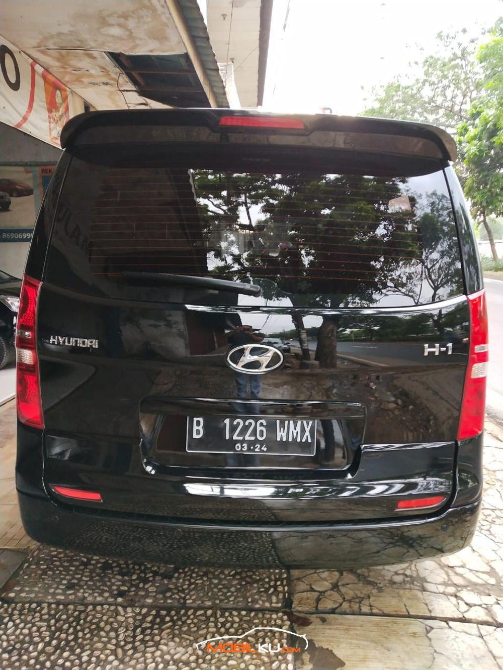 Mobil Hyundai H-1 2012