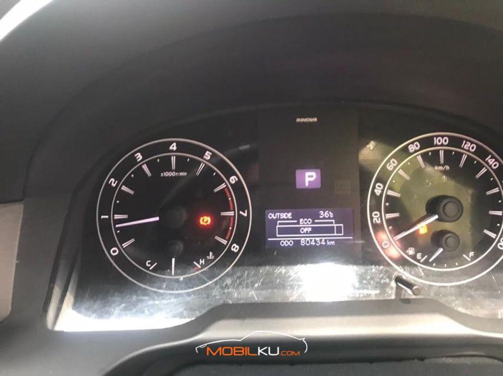 Mobil Toyota Kijang Innova 2016