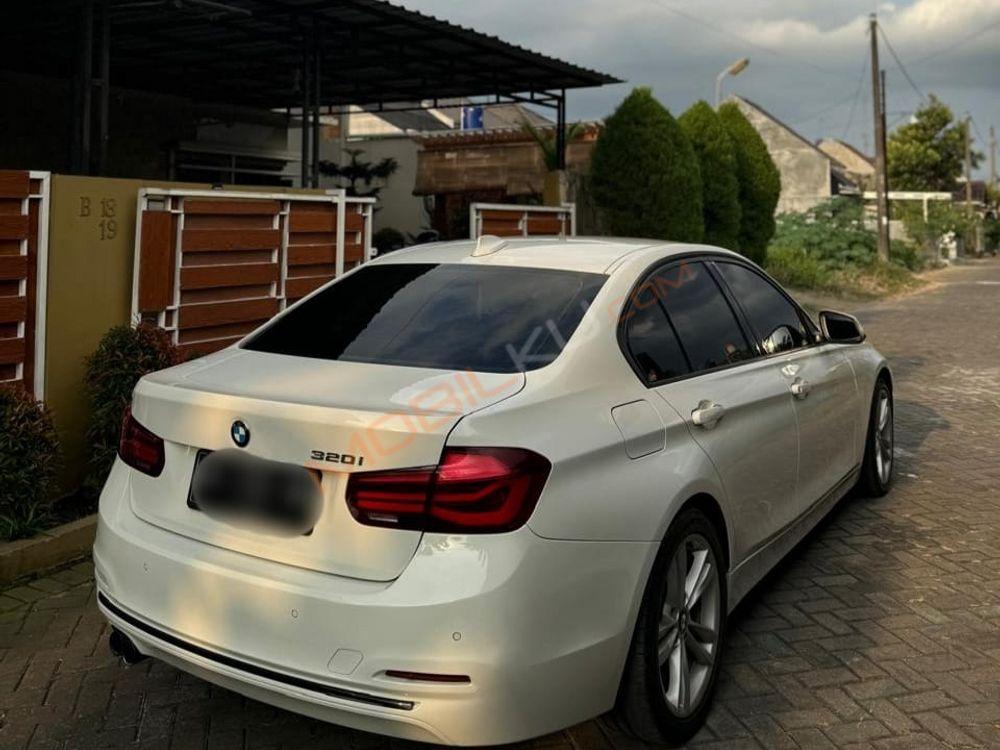 Mobil BMW 3 Series 2019