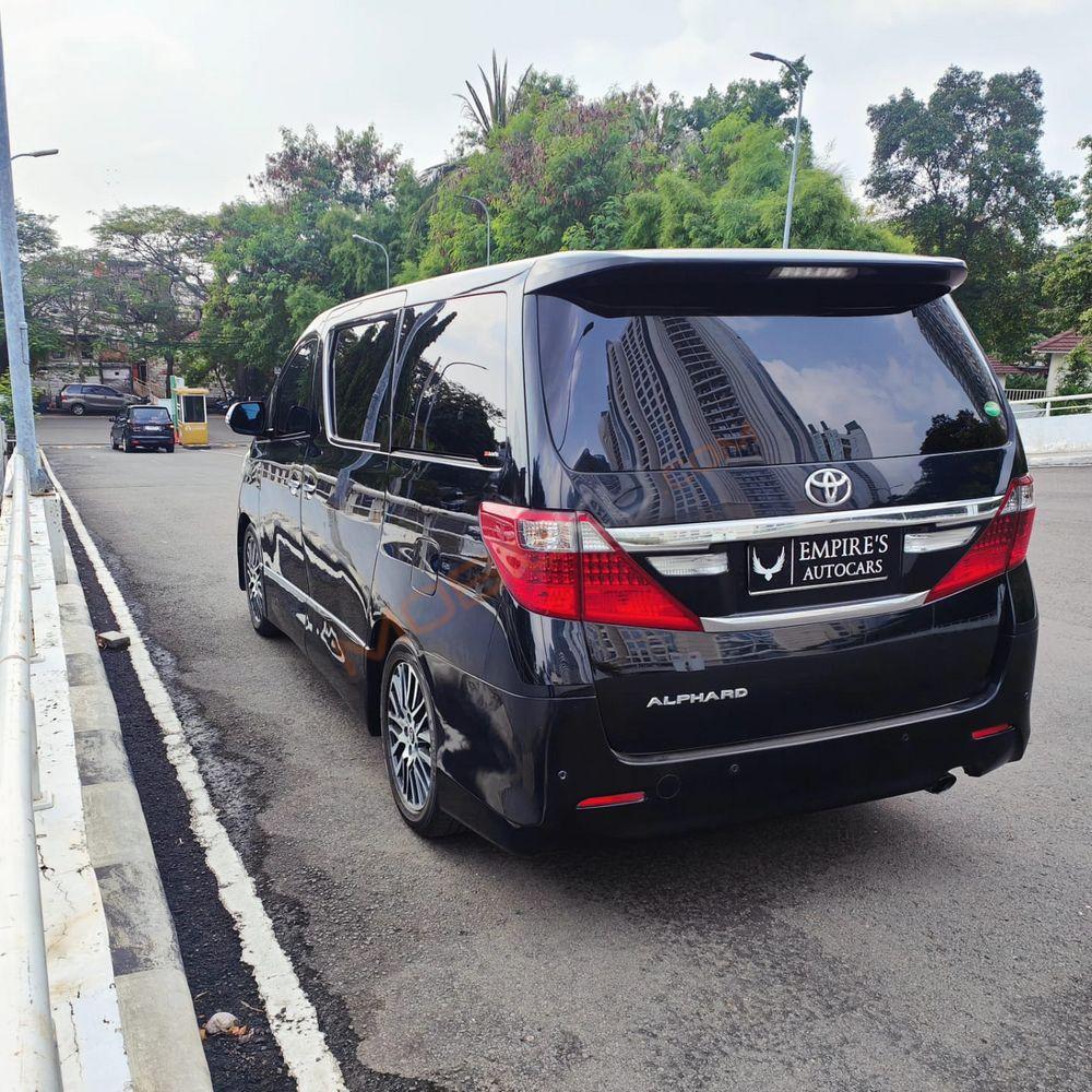 Mobil Toyota Alphard 2014