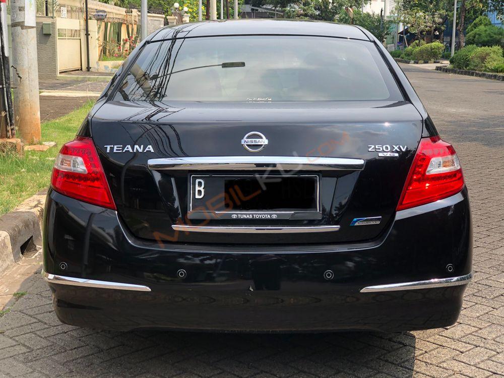 Mobil Nissan Teana 2010