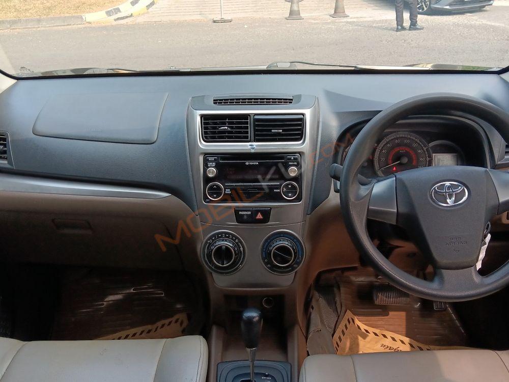 Mobil Toyota Avanza 2015