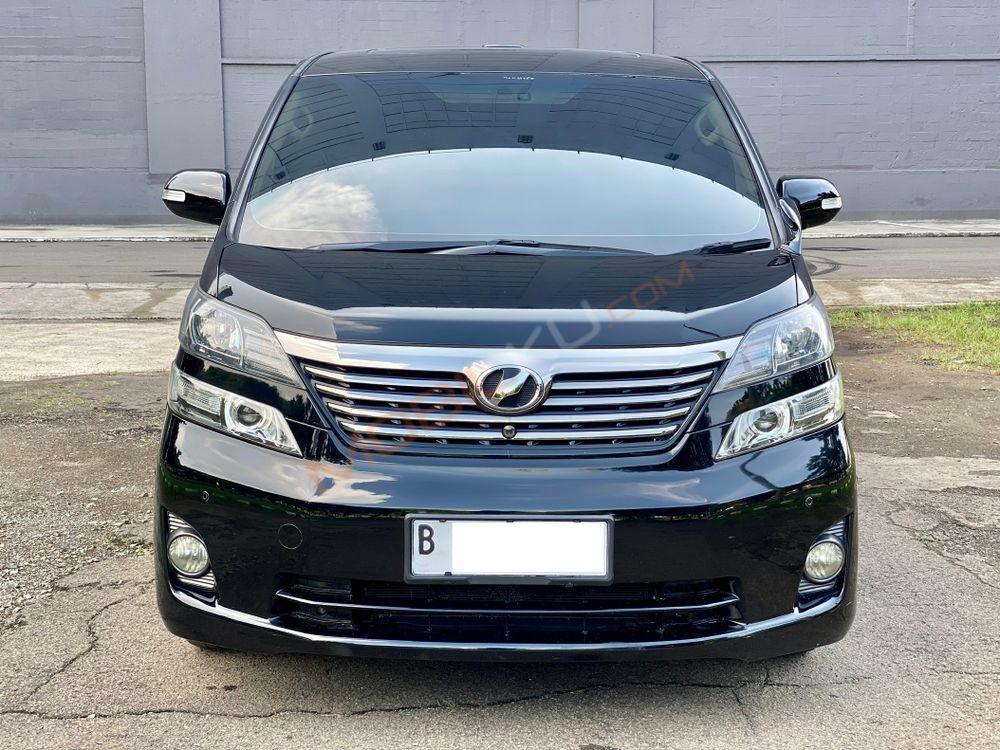 Mobil Toyota Vellfire 2010