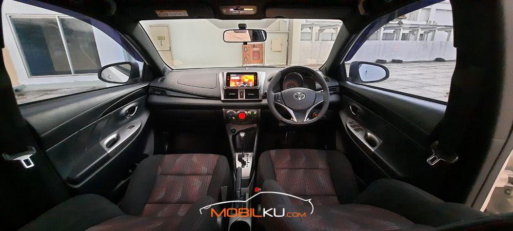 Mobil Toyota Yaris 2015