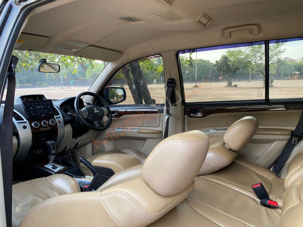 Mobil Mitsubishi Pajero Sport 2015