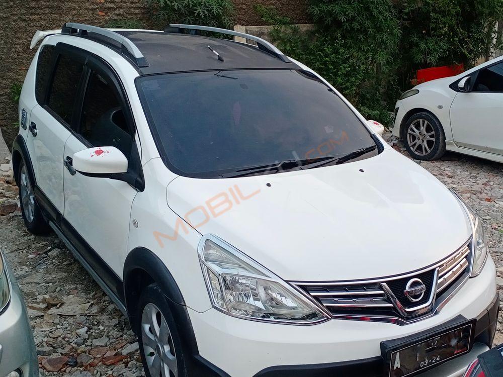 Mobil Nissan Livina 2013