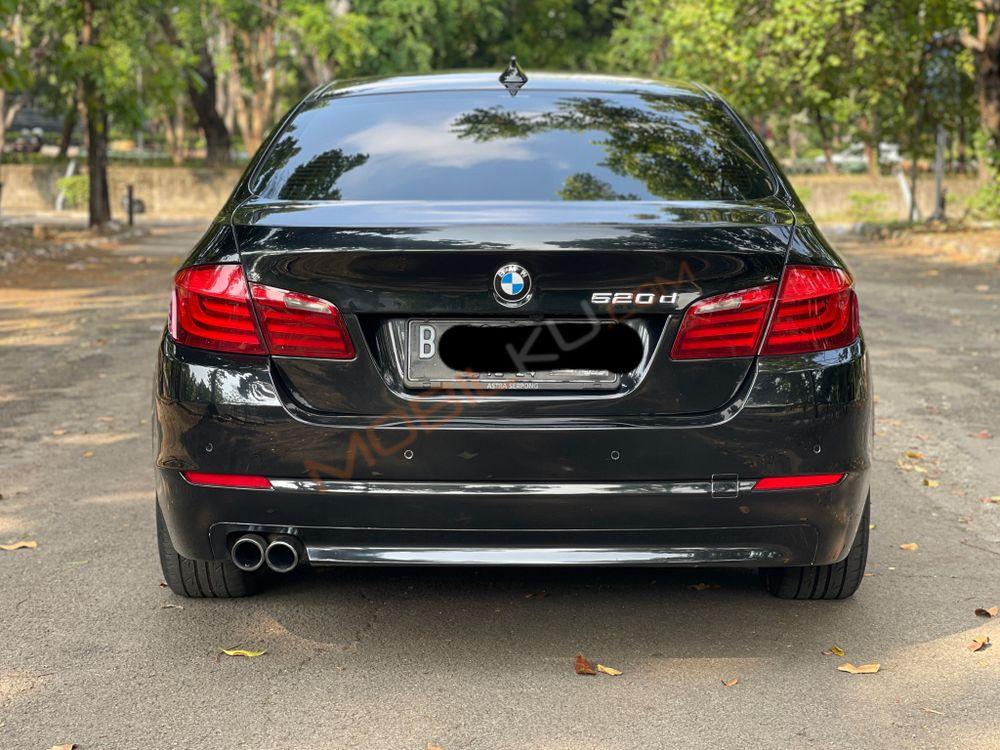 Mobil BMW 5 Series 2013