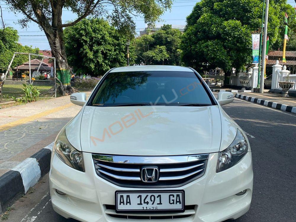 Mobil Honda Accord 2012
