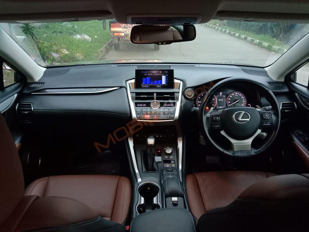 Mobil Lexus NX 2015