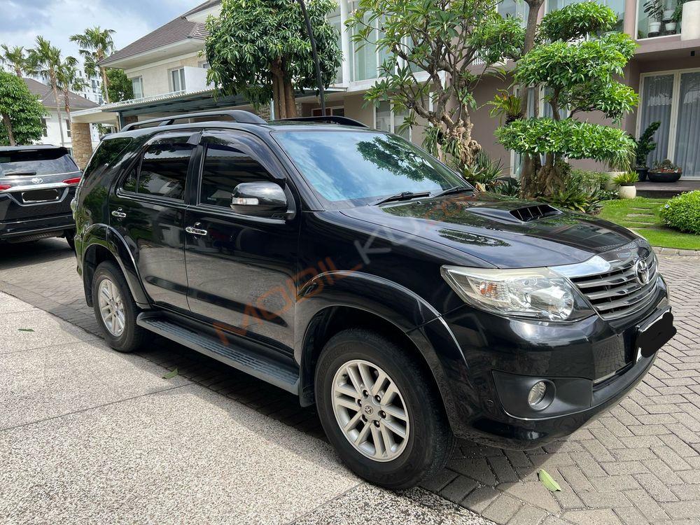 Mobil Toyota Fortuner 2011