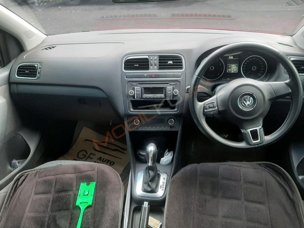 Mobil Volkswagen Polo 2013
