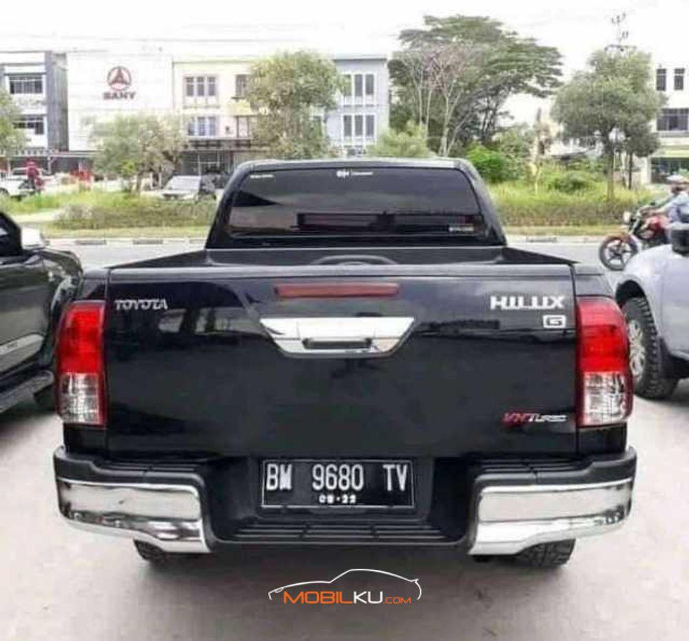 Mobil Toyota Hilux 2018