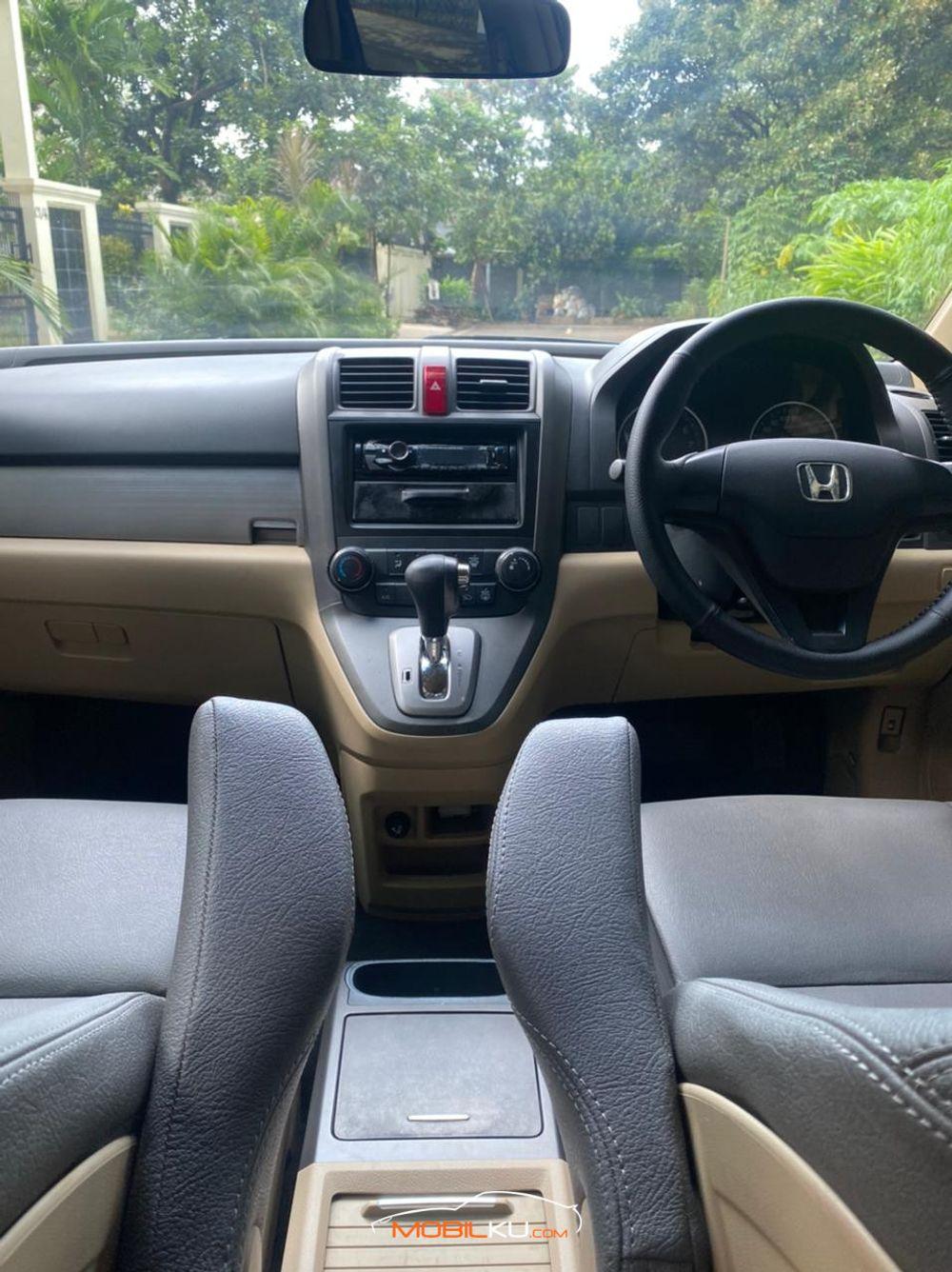 Mobil Honda CR-V 2011