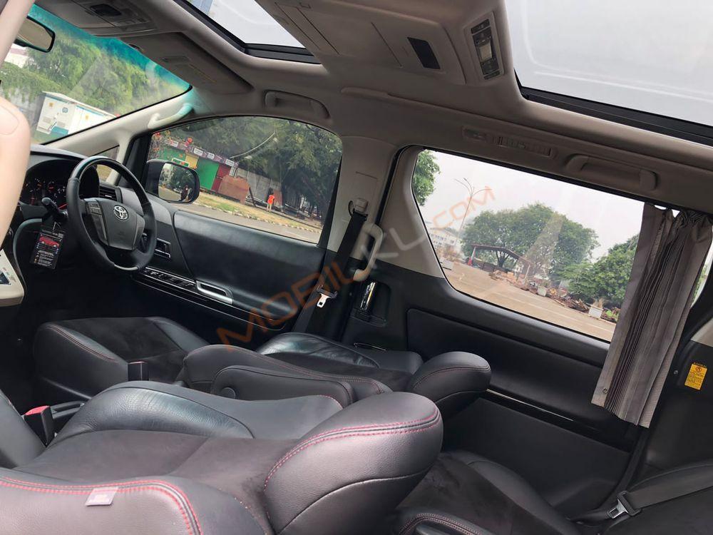 Mobil Toyota Vellfire 2013