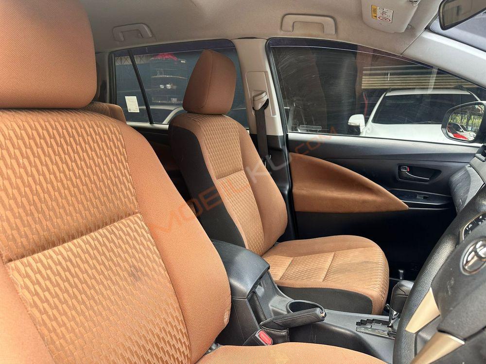 Mobil Toyota Kijang Innova 2017