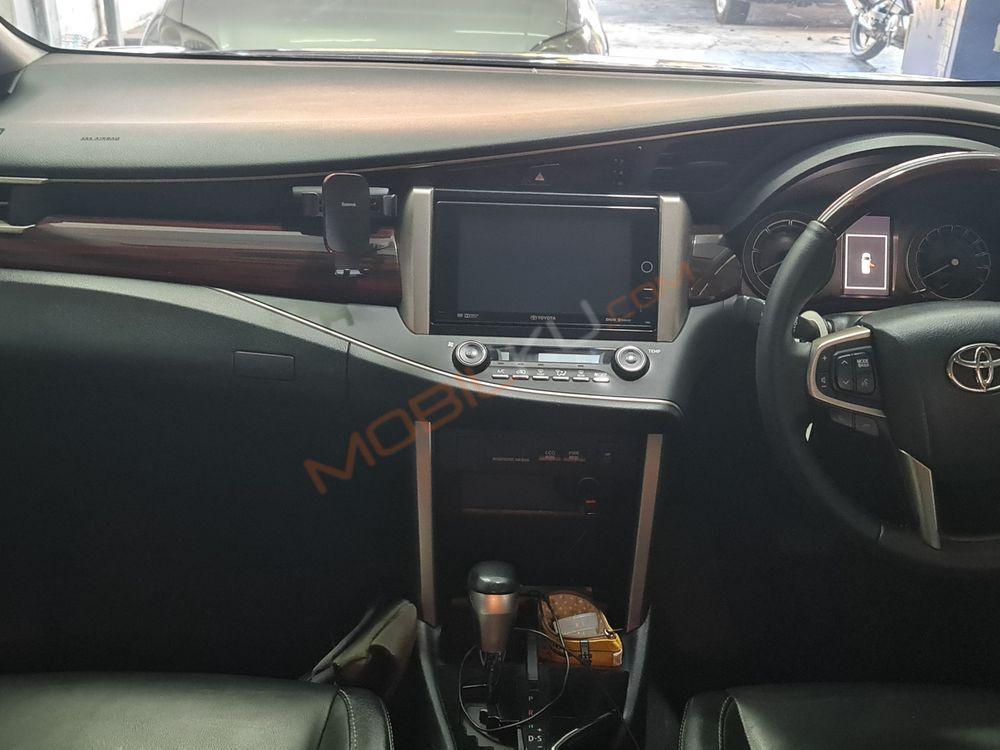 Mobil Toyota Kijang Innova 2018