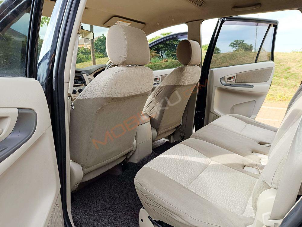 Mobil Toyota Kijang Innova 2014