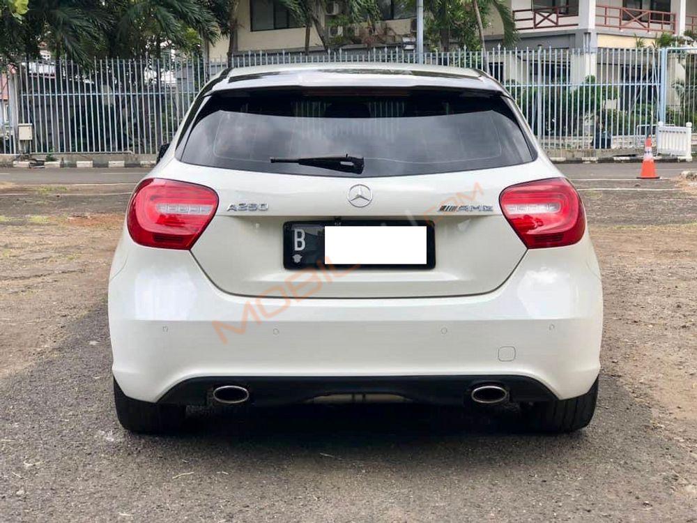 Mobil Mercedes-Benz A-Class 2013