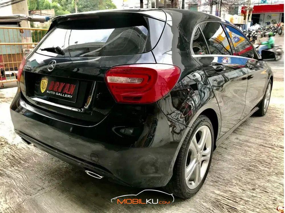 Mobil Mercedes-Benz A-Class 2014