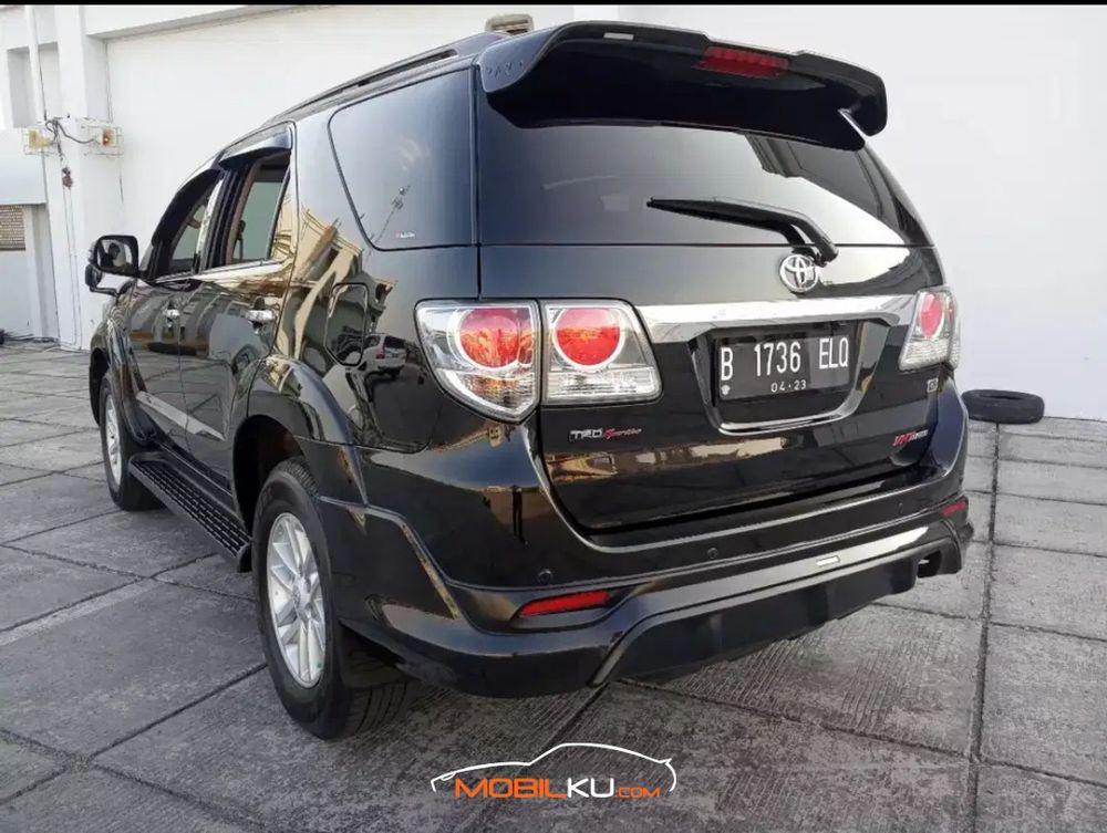 Mobil Toyota Fortuner 2015
