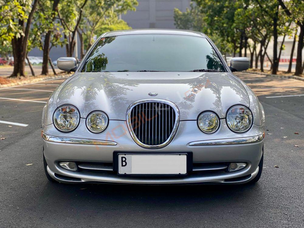 Mobil Jaguar S-Type 2001