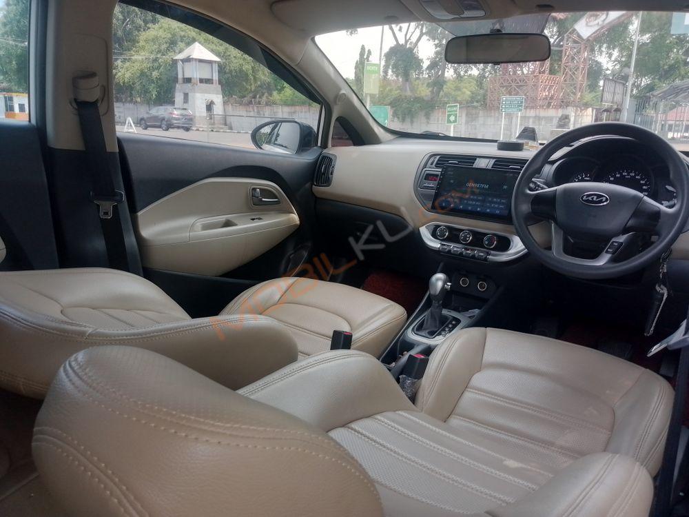 Mobil Kia Rio 2014