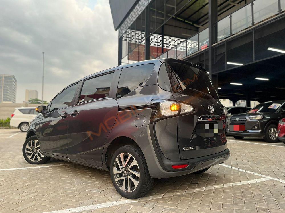 Mobil Toyota Sienta 2018