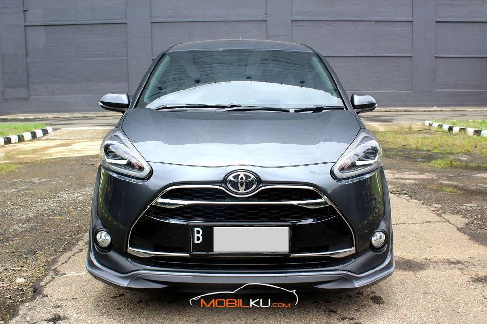 Mobil Toyota Sienta 2018