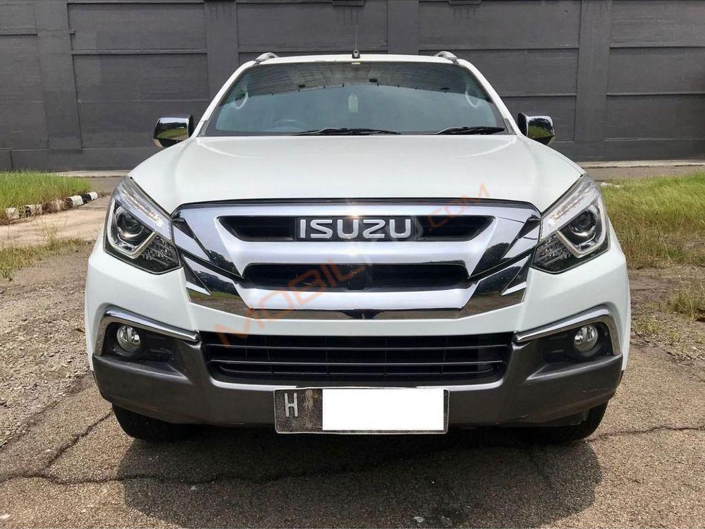 Mobil Isuzu MU-X 2017