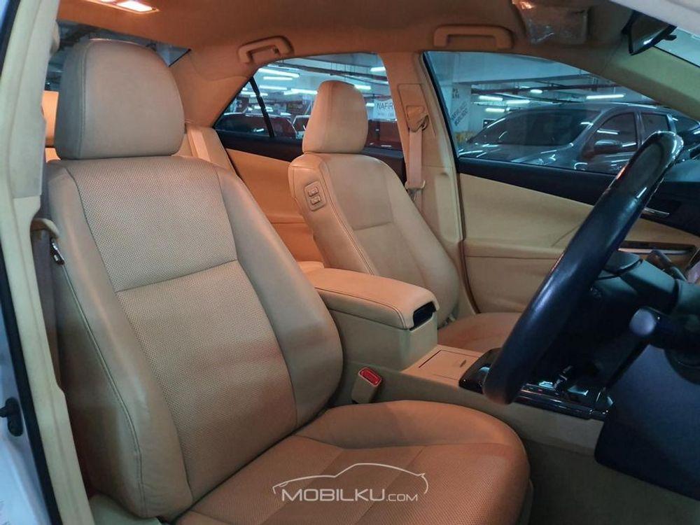 Mobil Toyota Camry 2015