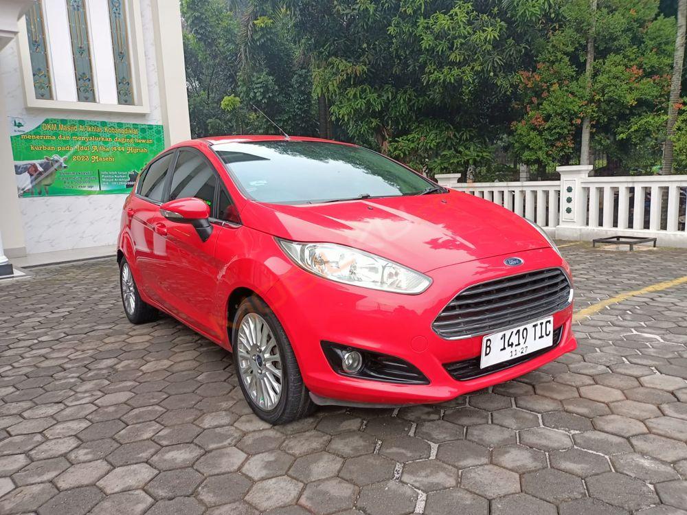 Mobil Ford Fiesta 2014