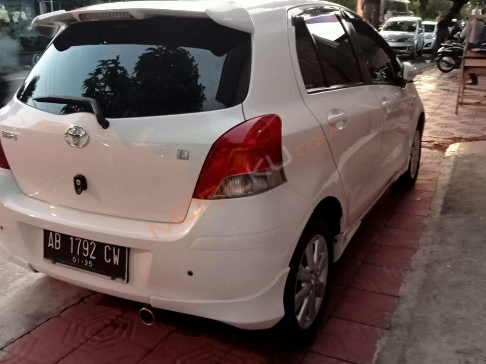 Mobil Toyota Yaris 2009