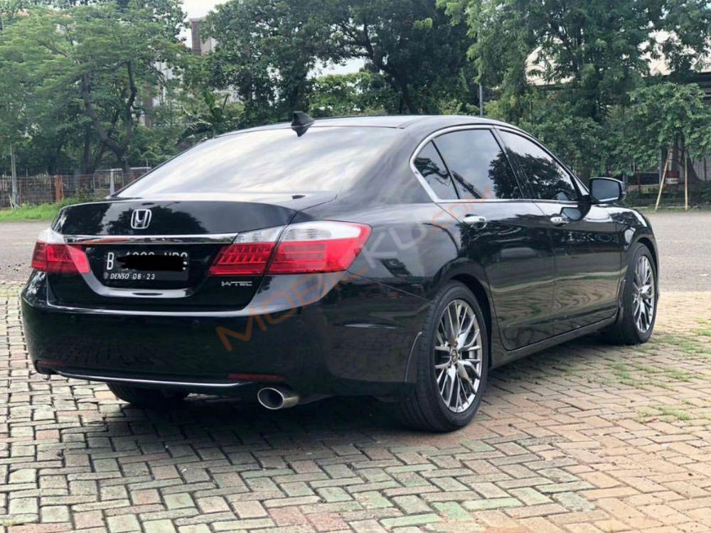 Mobil Honda Accord 2013