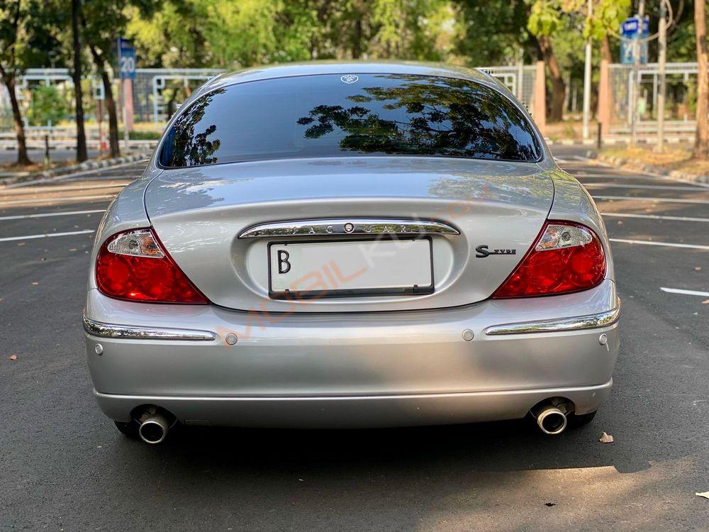 Mobil Jaguar S-Type 2001