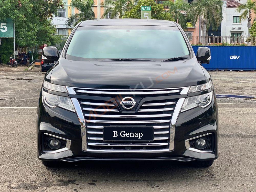 Mobil Nissan Elgrand 2014