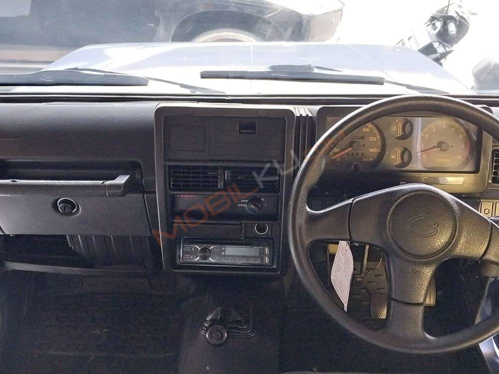 Mobil Suzuki Katana 2005