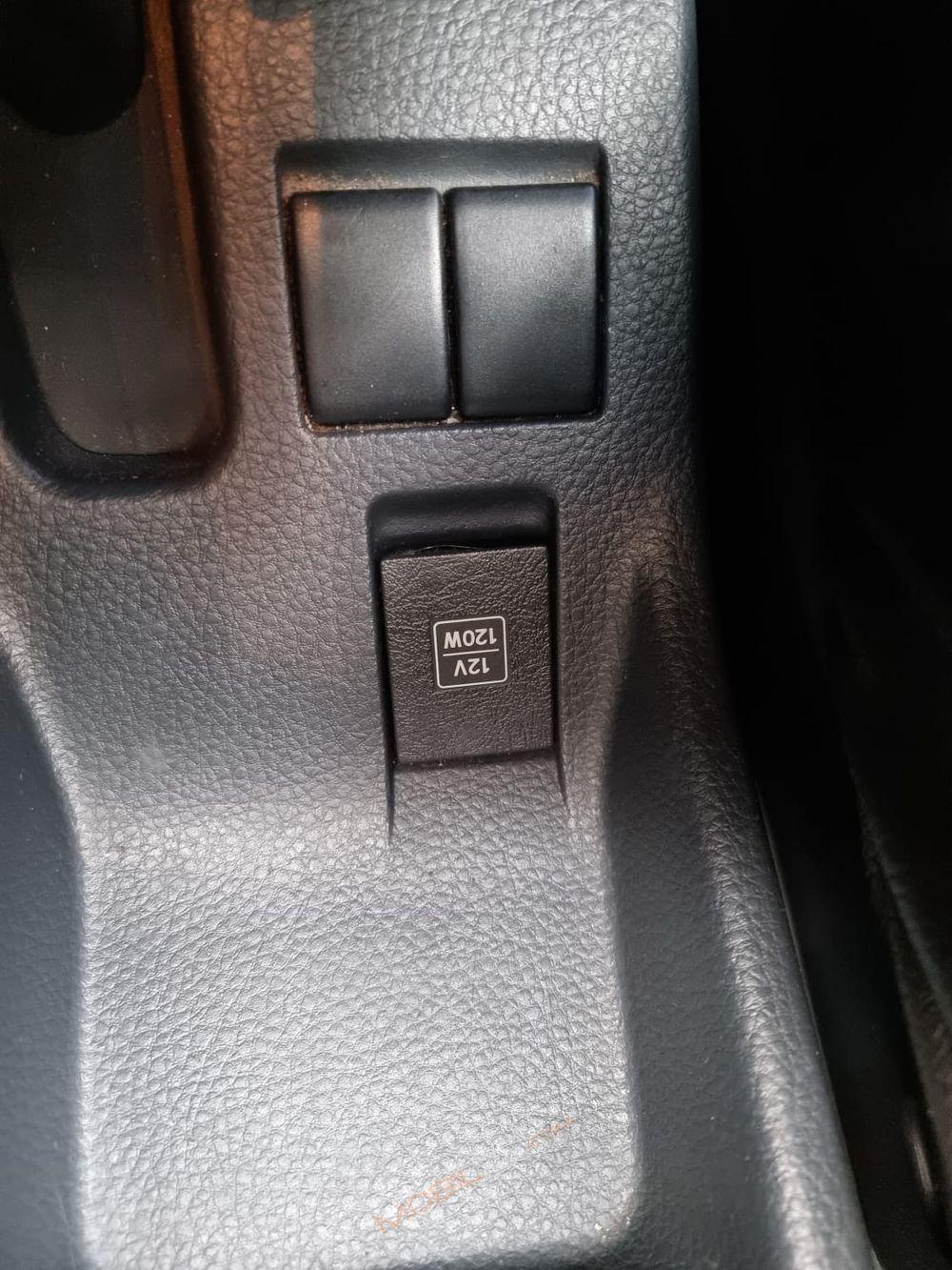 Mobil Suzuki Aerio 2004