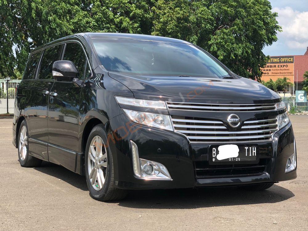 Mobil Nissan Elgrand 2013