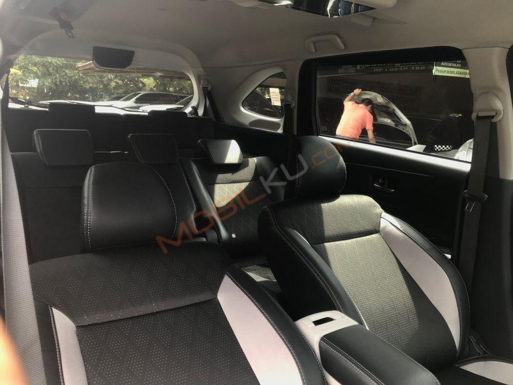 Mobil Toyota Veloz 2022