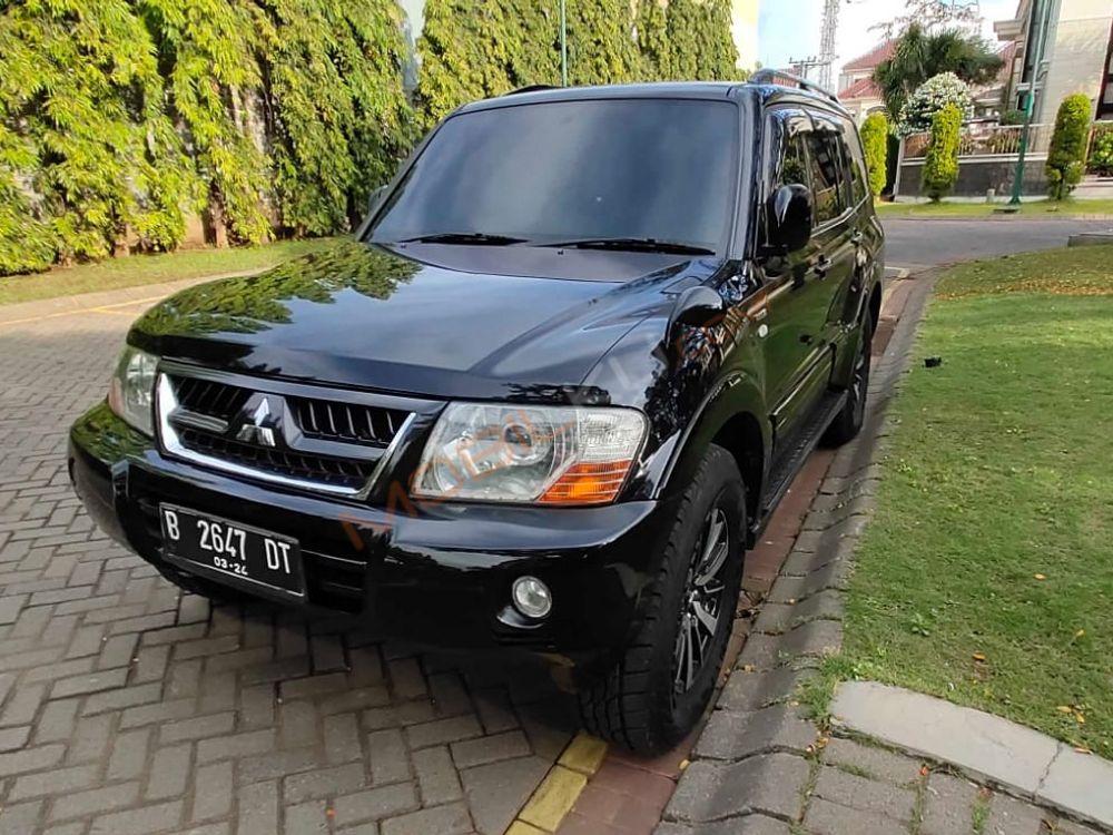 Mobil Mitsubishi Pajero 2005