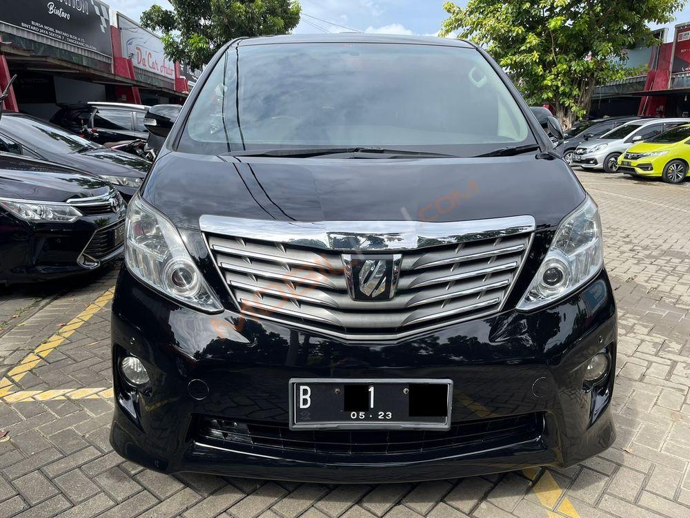 Mobil Toyota Alphard 2011