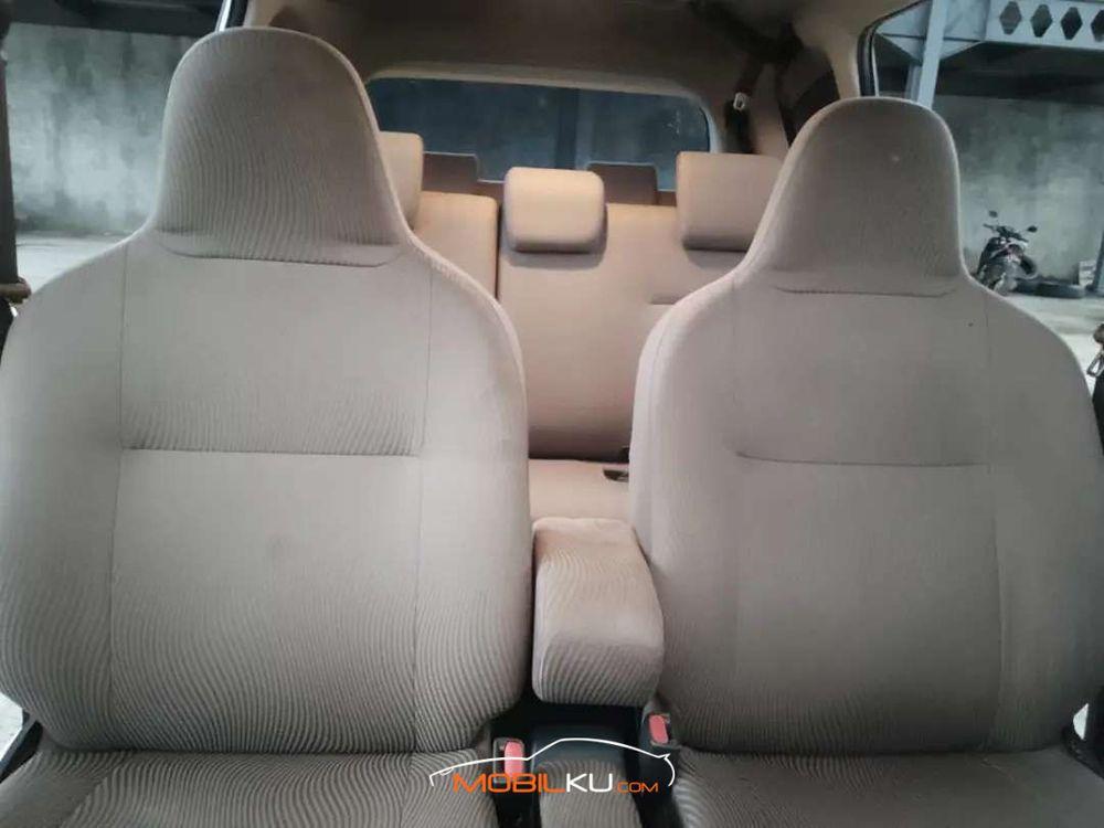 Mobil Toyota Calya 2016