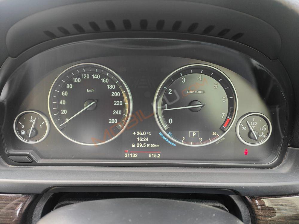 Mobil BMW 5 Series 2015