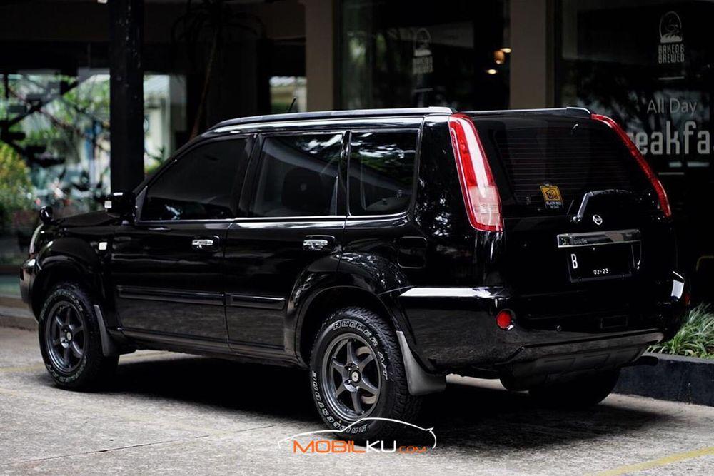 Mobil Nissan X-Trail 2008