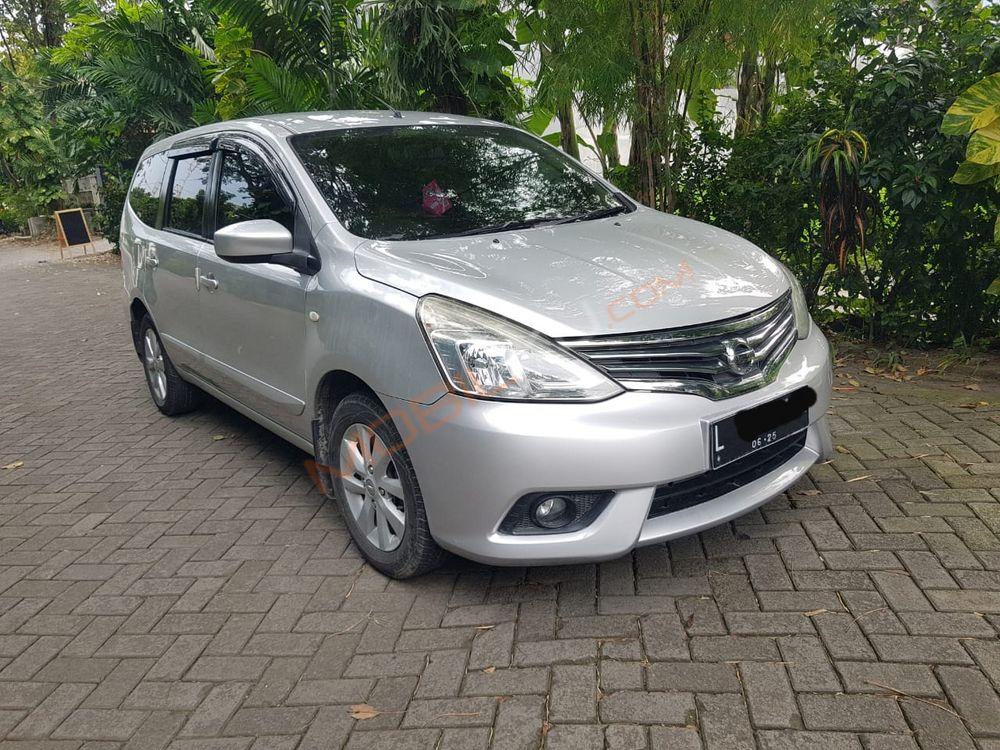 Mobil Nissan Grand Livina 2015