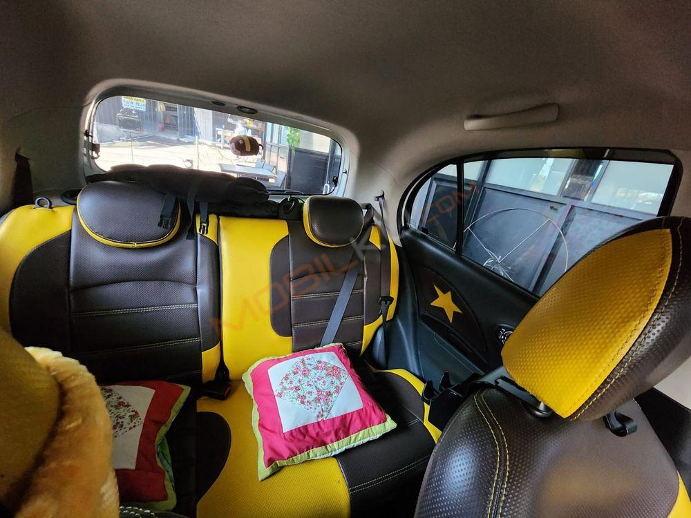 Mobil Nissan March 2016