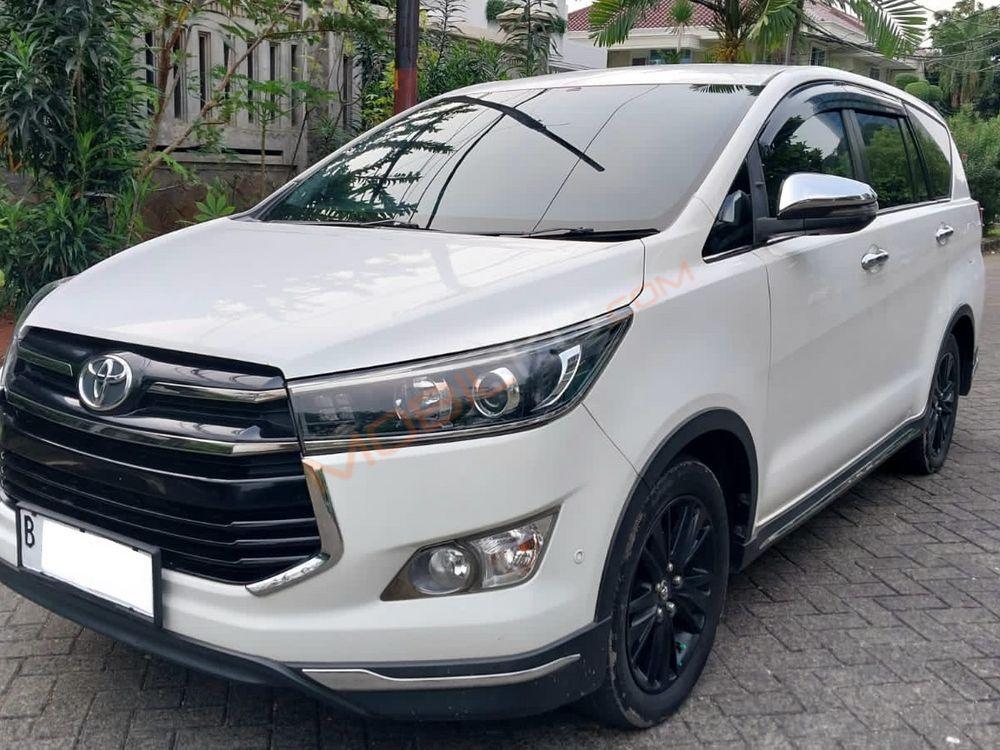 Mobil Toyota Kijang Innova 2018
