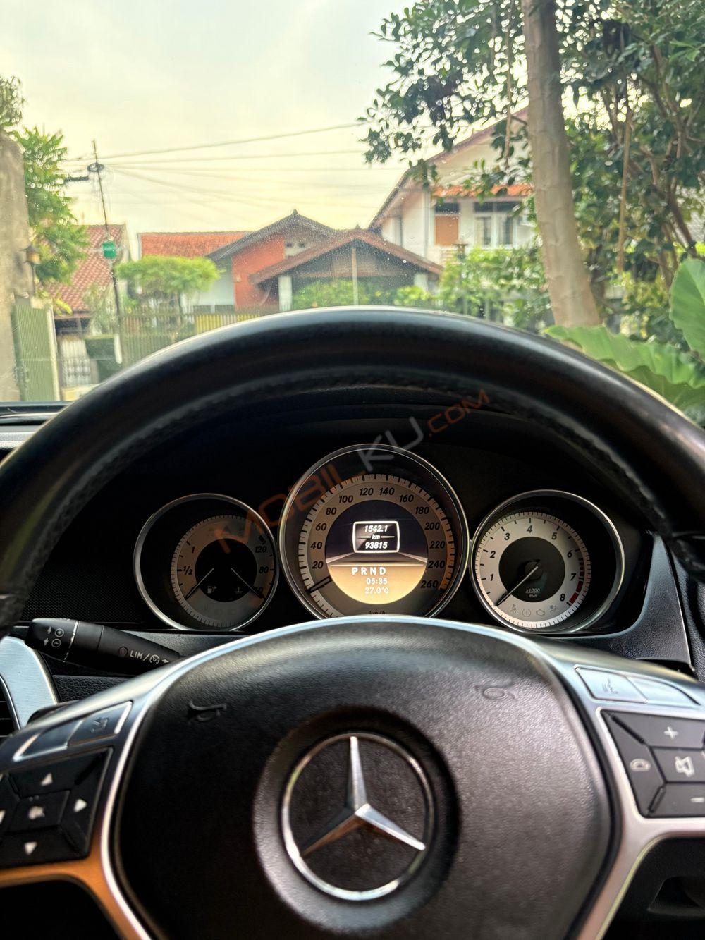 Mobil Mercedes-Benz C-Class 2011