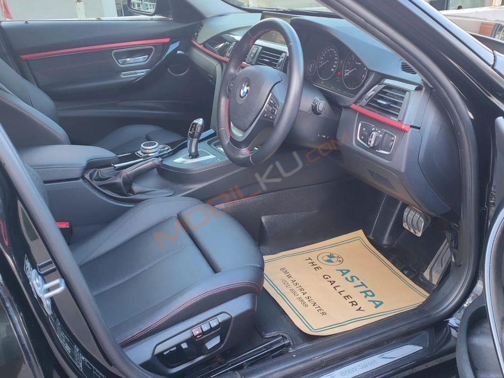 Mobil BMW 3 Series 2014