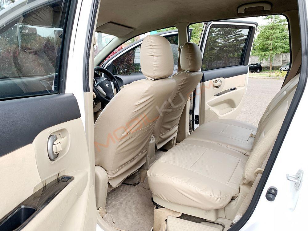 Mobil Nissan Grand Livina 2017
